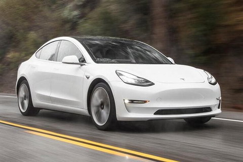 Adelaide Airport Departure Transfer In A Tesla Model3 EV - Stays Accommodation 1