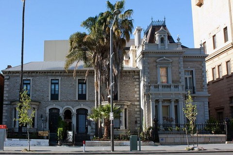 Adelaide Airport Transfers : Airport ADL To Adelaide City In Luxury Van - Stays Accommodation 3