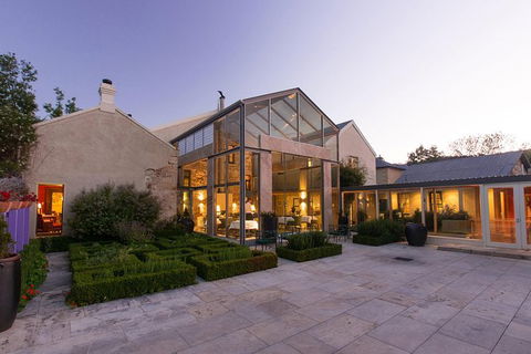 Full Day Tour Hobart: Port Arthur McHenry Gins Bangor Vineyard Wines + Oysters - Stayed 16