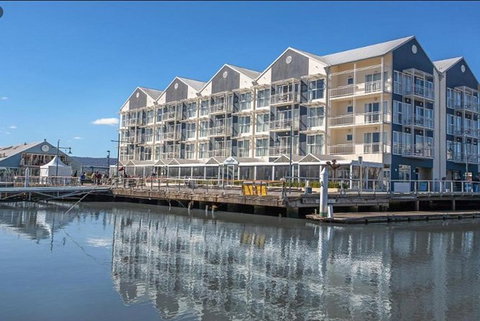 3.5 Hours Walking Guided Tour Of Launceston Highlights - Stayed 2