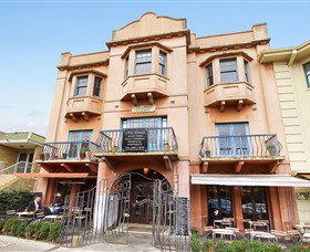 Dog's Bar Wine Bar, Restaurant & Arts Hub - Stayed 0