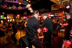 Mustang Bar - Stayed 3