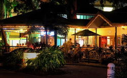 Apres Beach Bar & Grill - Palm Cove - Stayed 1