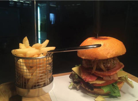 Hellenic Club - Stays Accommodation 4