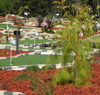 18 Hole Mini Golf - Club Husky - Stayed