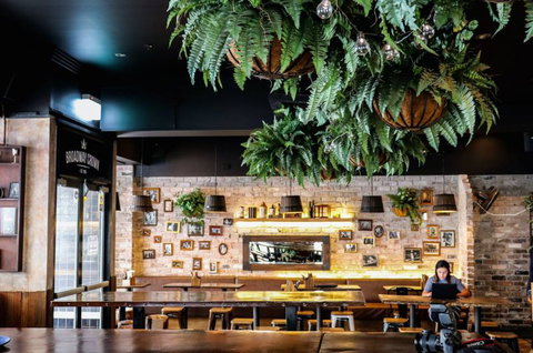 Broadway Crown - Stayed 3