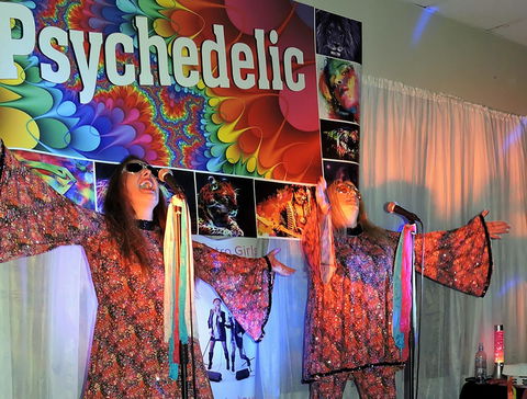Psychedelic 70s Show The Retro Girls - Stayed 0
