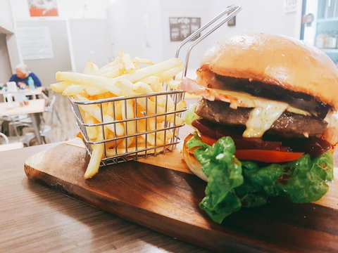 Keeping Healthy Backyard Chickens - Stayed 0