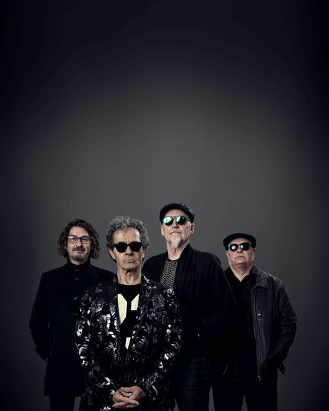 Choirboys: The Hits And Six-pack Of Bruce Springsteen Bulli - Stayed 0