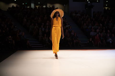 Country To Couture - Stayed 0