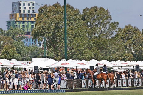 Land Rover Polo In The City - Stayed 0