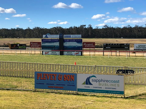 Tathra Cup Hawaiian Themed Fashions On The Field - Stays Accommodation 0