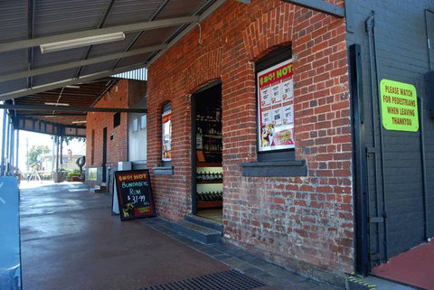 Four Iron Restaurant - Stays Accommodation 1