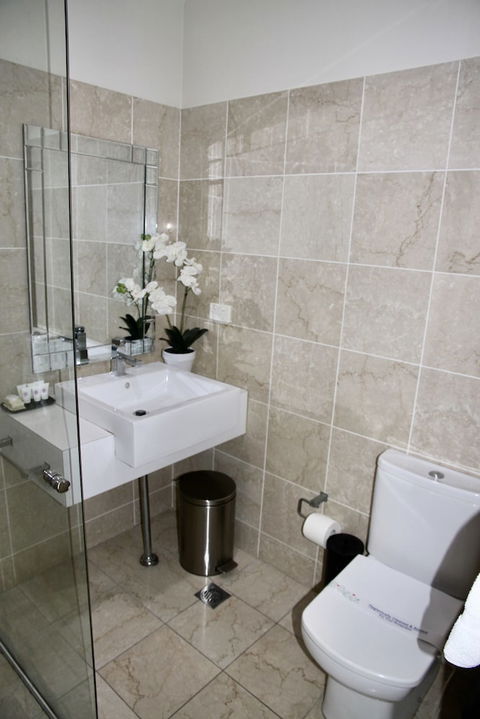 Mariners Court Hotel - Stays Accommodation 4