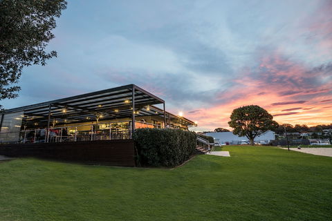 The Huskisson - Stayed 0