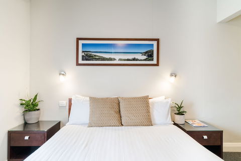 The Huskisson - Stayed 4