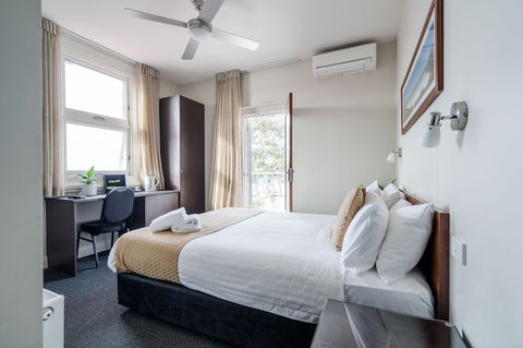 The Huskisson - Stayed 3