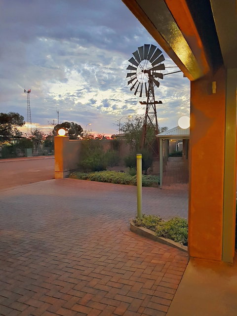 Mud Hut Motel - Stayed 6