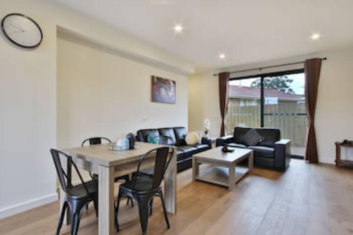 Dandenong VIC Stayed