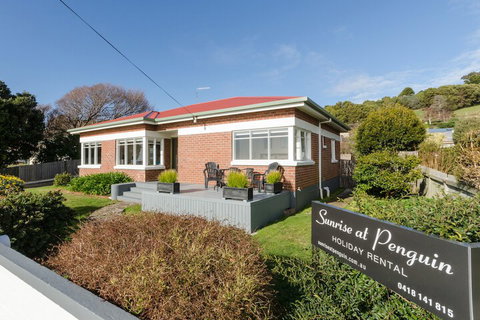 Sunrise At Penguin - Stayed 4