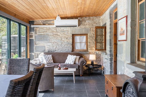 Reillys Wines Heritage Cottages - Stayed 7