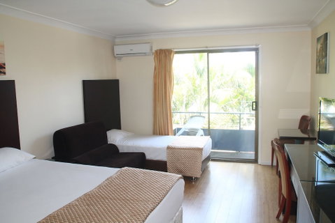 Centenary Motor Inn - Stays Accommodation 6