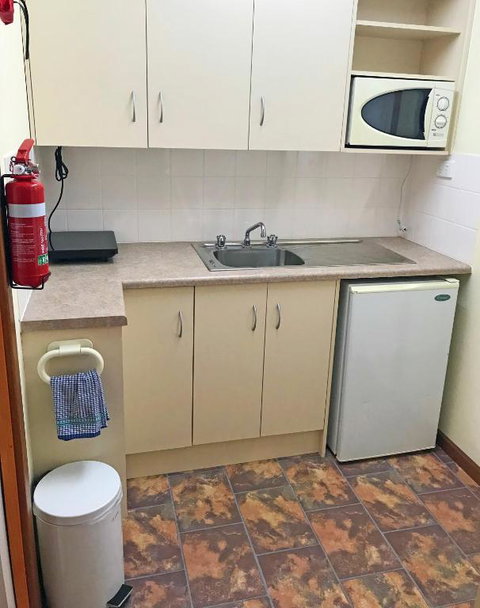 Lake Albert Motel - Stays Accommodation 3