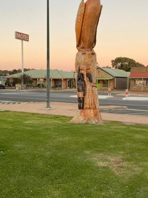 Lake Albert Motel - Stays Accommodation 2