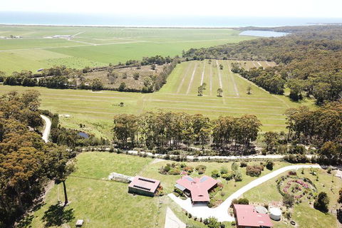Eagles Roost Farmstay B & B - Stayed 1