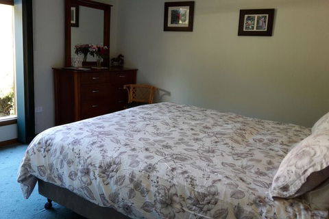 Eagles Roost Farmstay B & B - Stayed 2