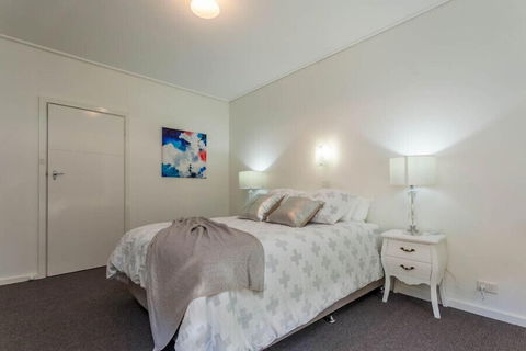 Twelve Errard - Stayed 6