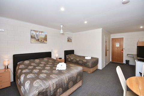 Inglewood Motel And Caravan Park - Stayed 7