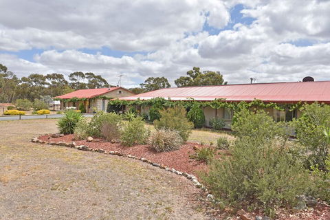 Inglewood Motel And Caravan Park - Stayed 2