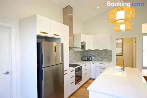 Sunny Blinco Street House - Stayed 2