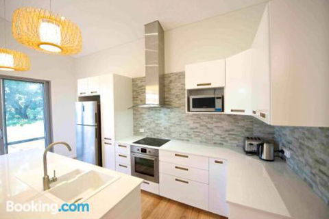 Sunny Blinco Street House - Stayed 5