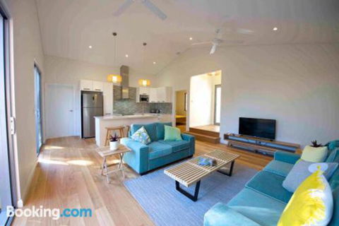 Sunny Blinco Street House - Stayed 7