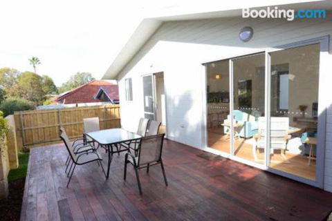 Sunny Blinco Street House - Stayed 3