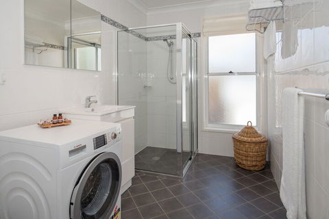 Canberra's White House - Stays Accommodation 7