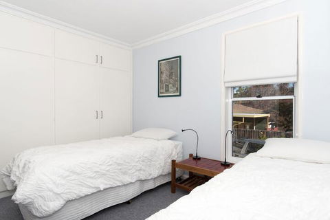 Canberra's White House - Stays Accommodation 3