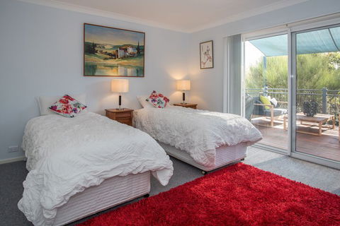 Canberra's White House - Stays Accommodation 1