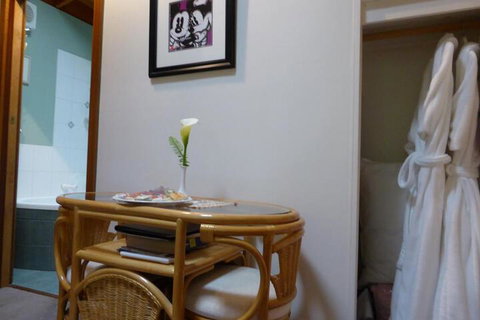 Aldgate Lodge Bed & Breakfast - Stays Accommodation 2