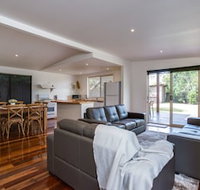 Tasman Surf House - Stays Accommodation