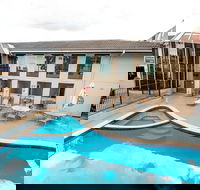 Twin Towers Inn - Stayed