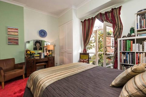 Historic Cottage - Stayed 3