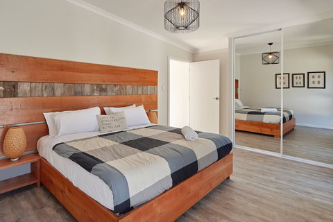 Whale Watcher 2 - Stayed 2