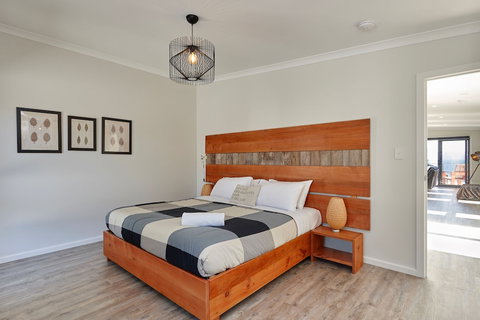 Whale Watcher 2 - Stayed 6