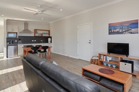 Whale Watcher 2 - Stayed 4