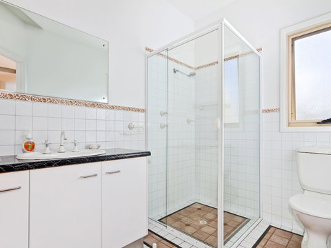 Through The Looking Glass - Stayed 5