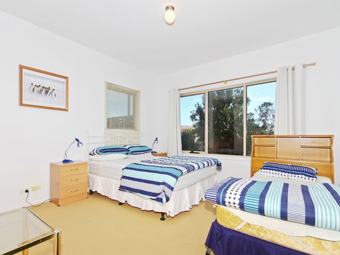 Through The Looking Glass - Stayed 1