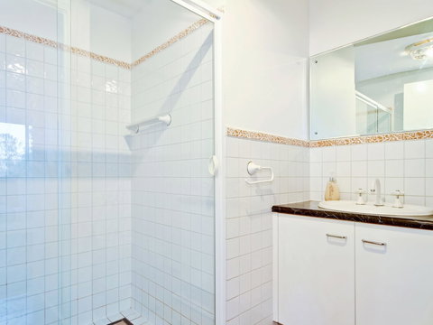 Through The Looking Glass - Stayed 2